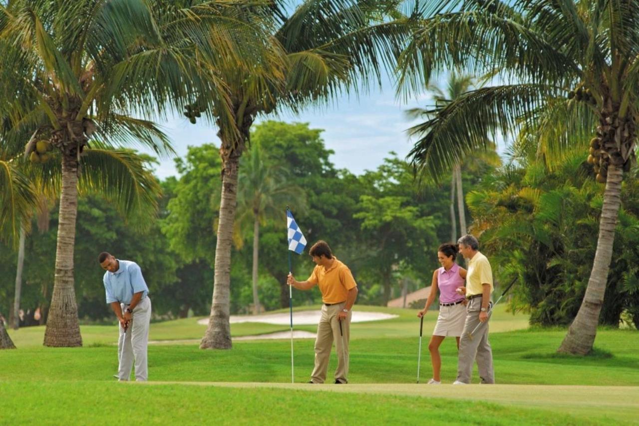 The Shore Club At Park Shore * Naples