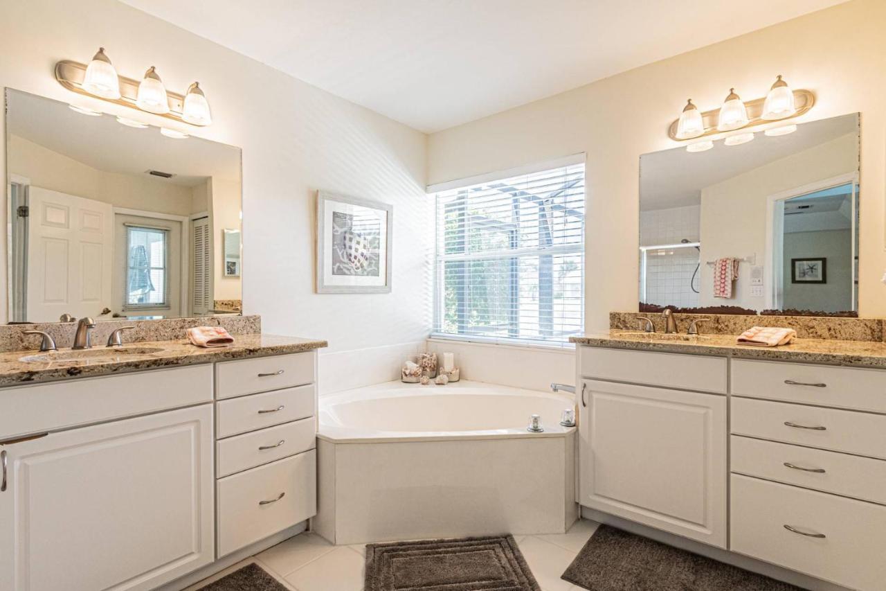 Crown Pointe- Harrogate Ct. Holiday home Naples