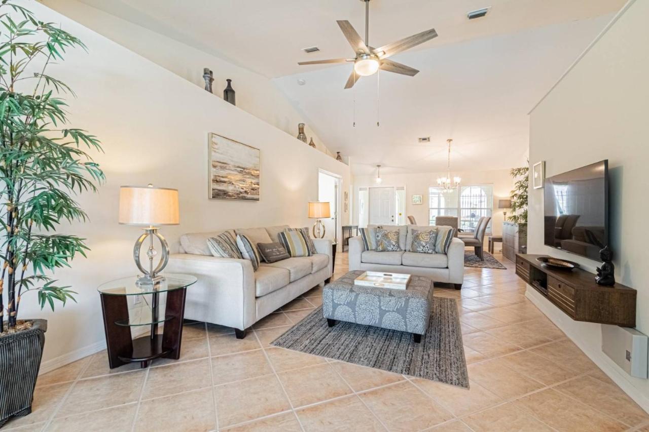 Crown Pointe- Harrogate Ct. * Naples