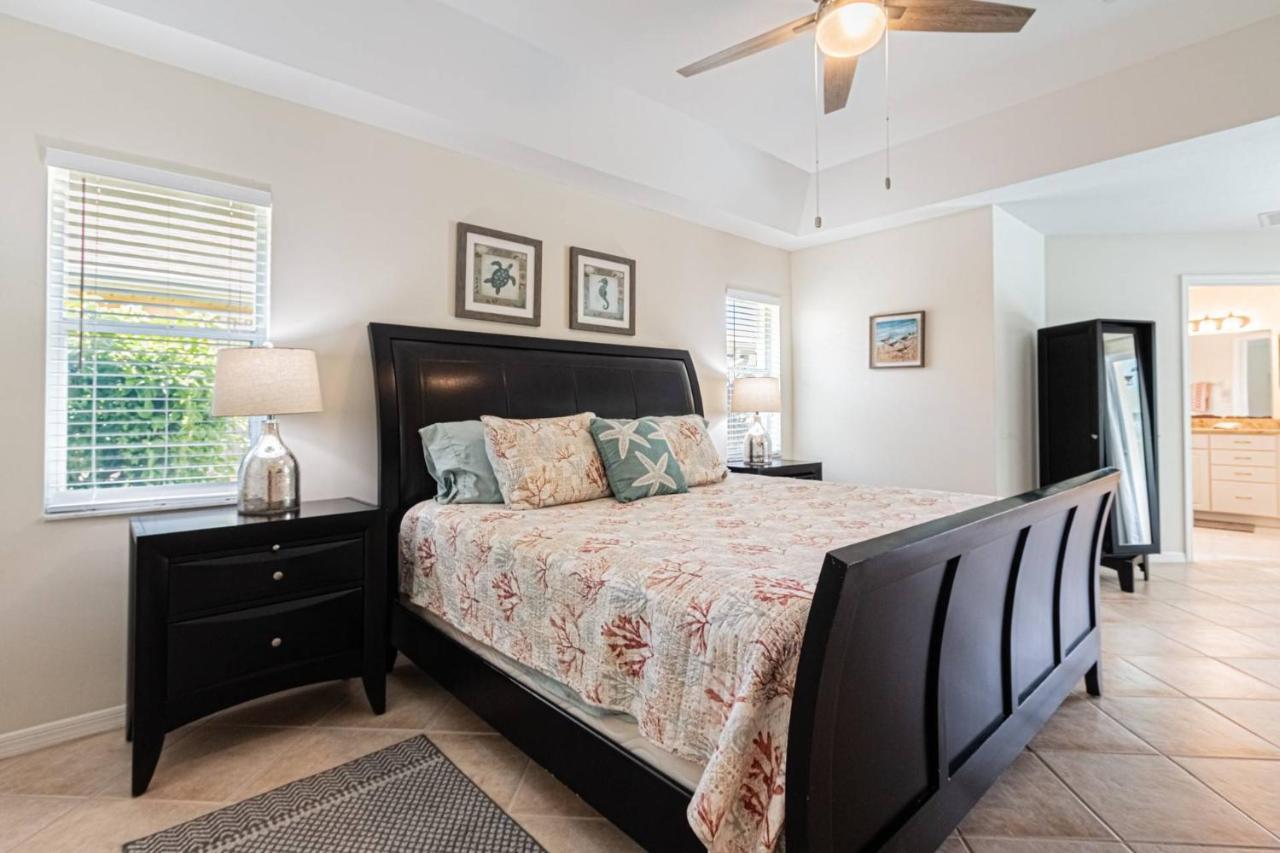 Crown Pointe- Harrogate Ct. * Naples