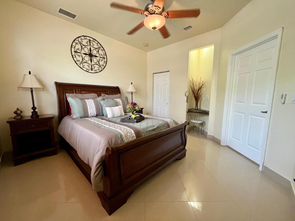 Guest house Sunset Hide Away On The Water Naples
