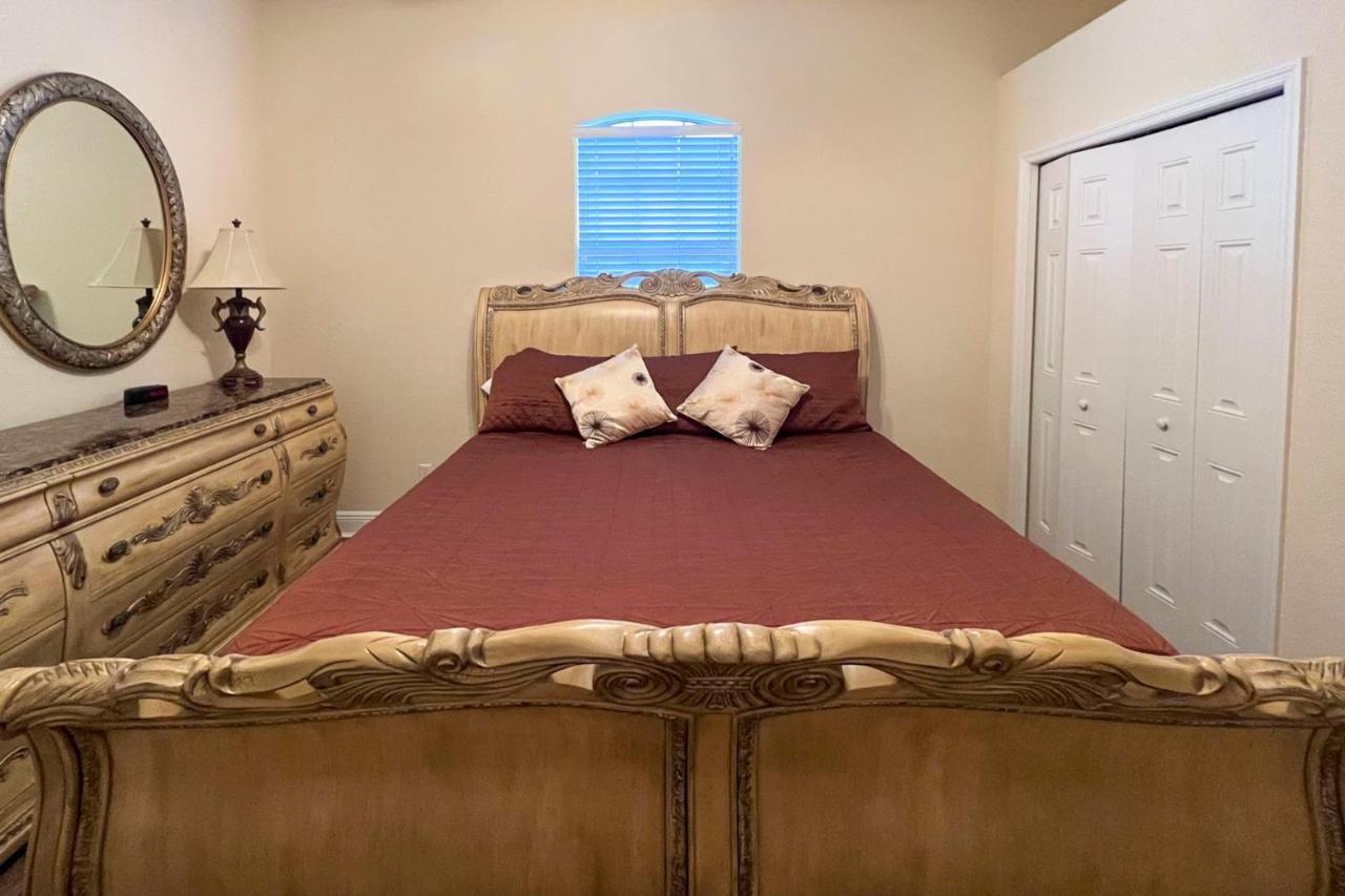 Holiday home With Private Heated Saltwater Poolandlanai *