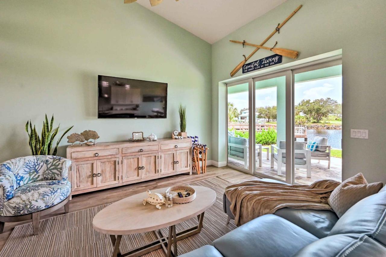 Luxurious Canal-front Retreat With Game Room! Holiday home Naples