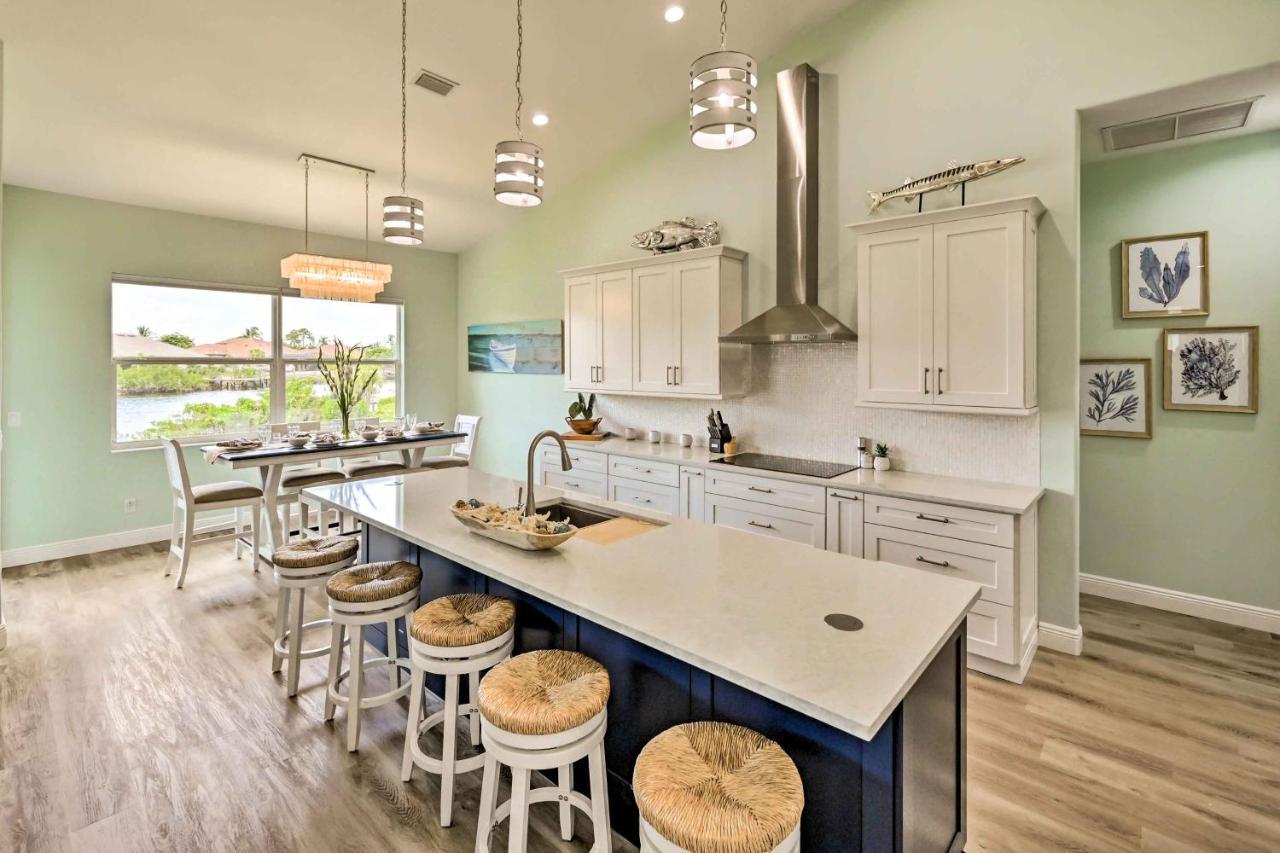 Luxurious Canal-front Retreat With Game Room! Naples