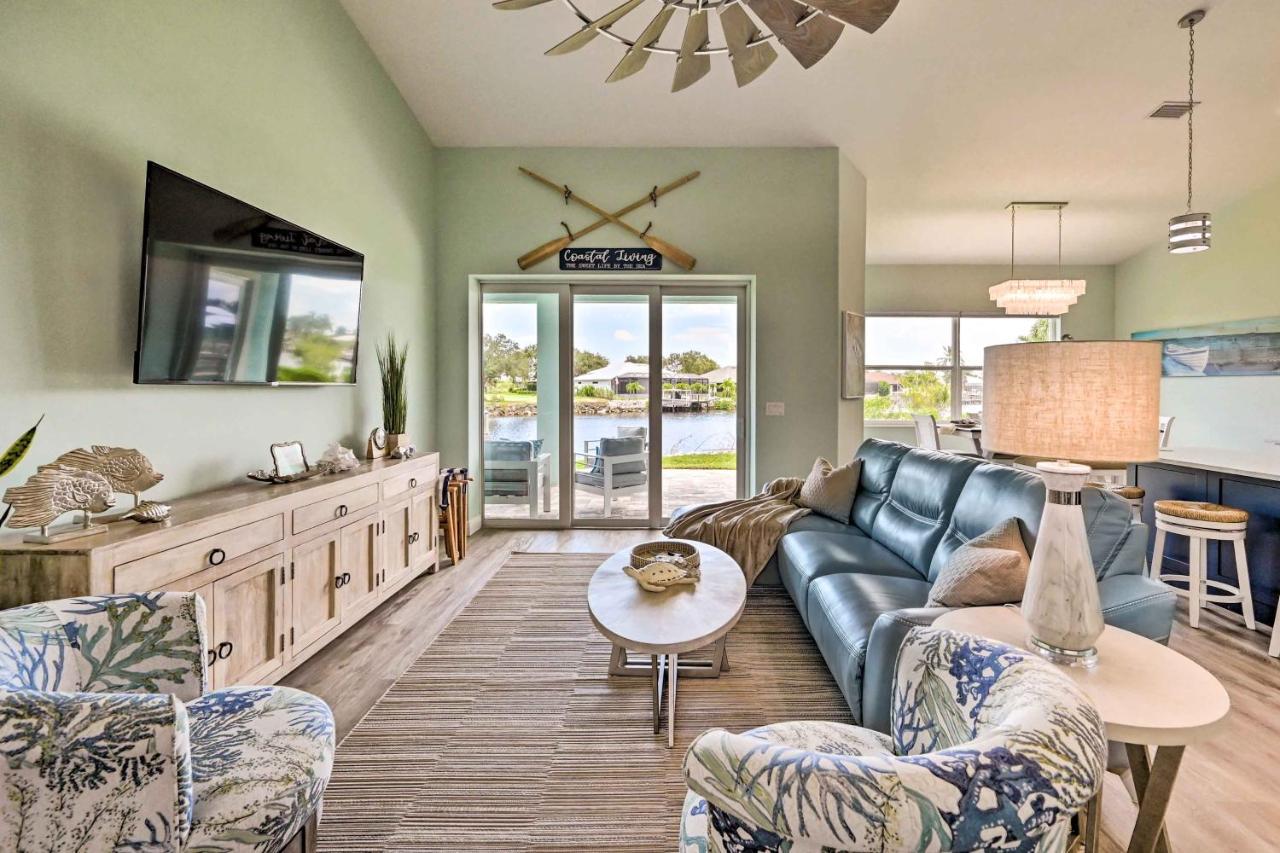Holiday home Luxurious Canal-front Retreat With Game Room! Naples