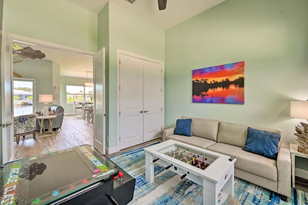 Luxurious Canal-front Retreat With Game Room! *