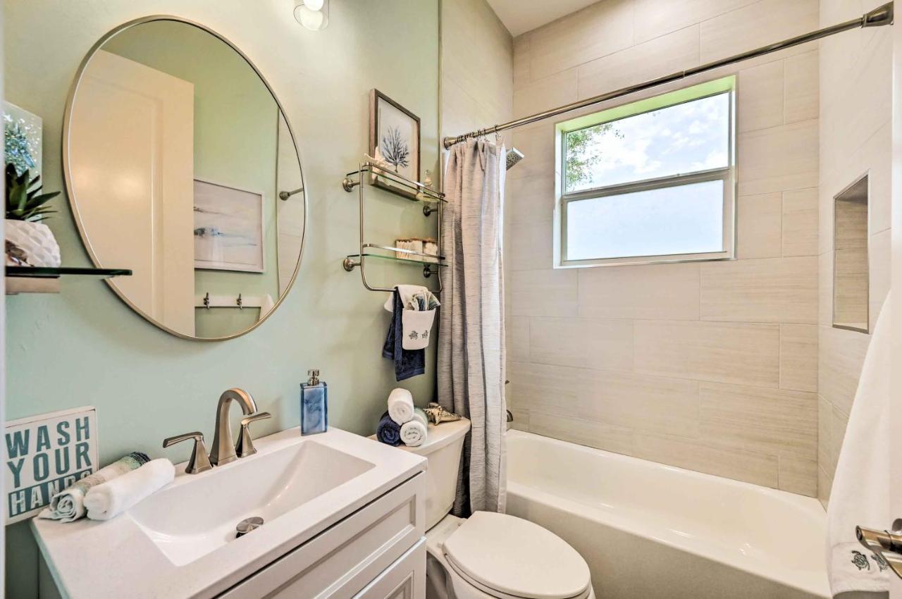 Luxurious Canal-front Retreat With Game Room! * Naples