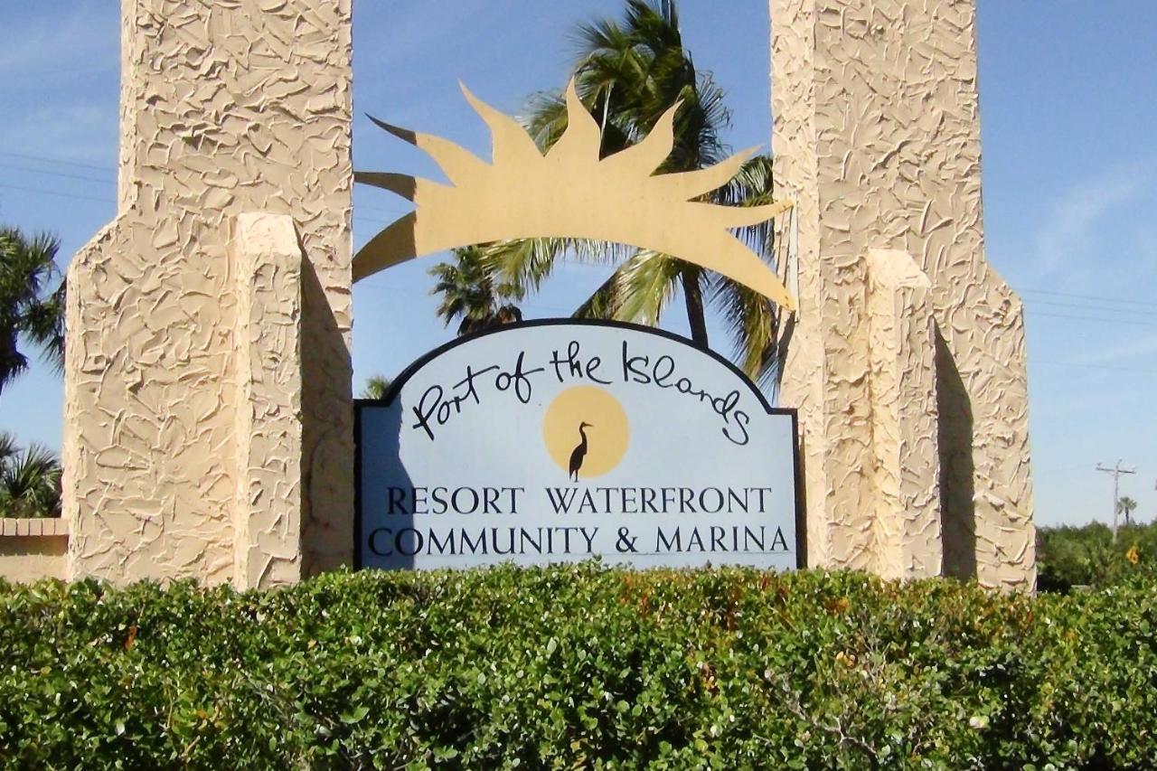 Luxurious Canal-front Retreat With Game Room! Naples