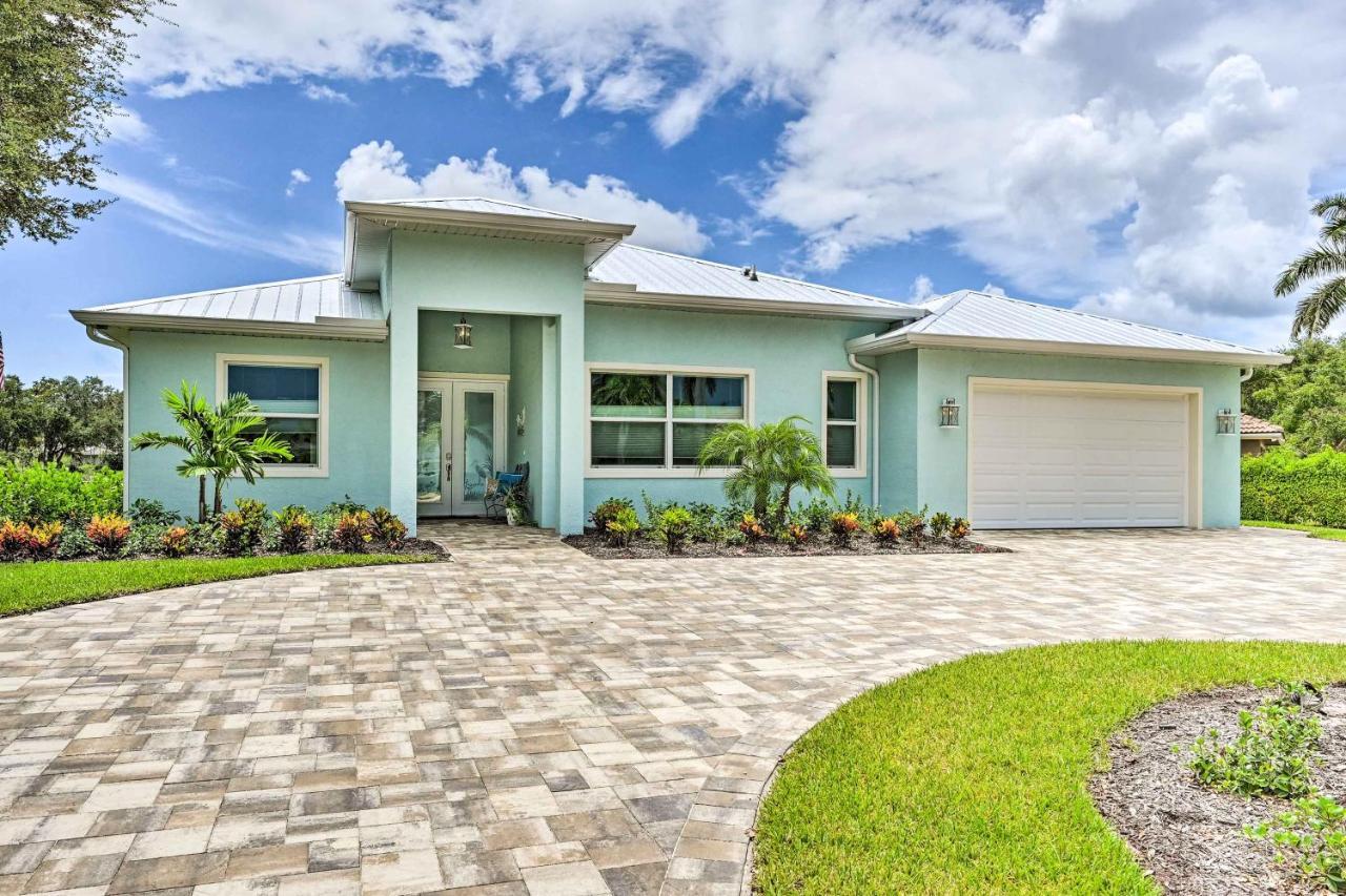 Holiday home Luxurious Canal-front Retreat With Game Room! *