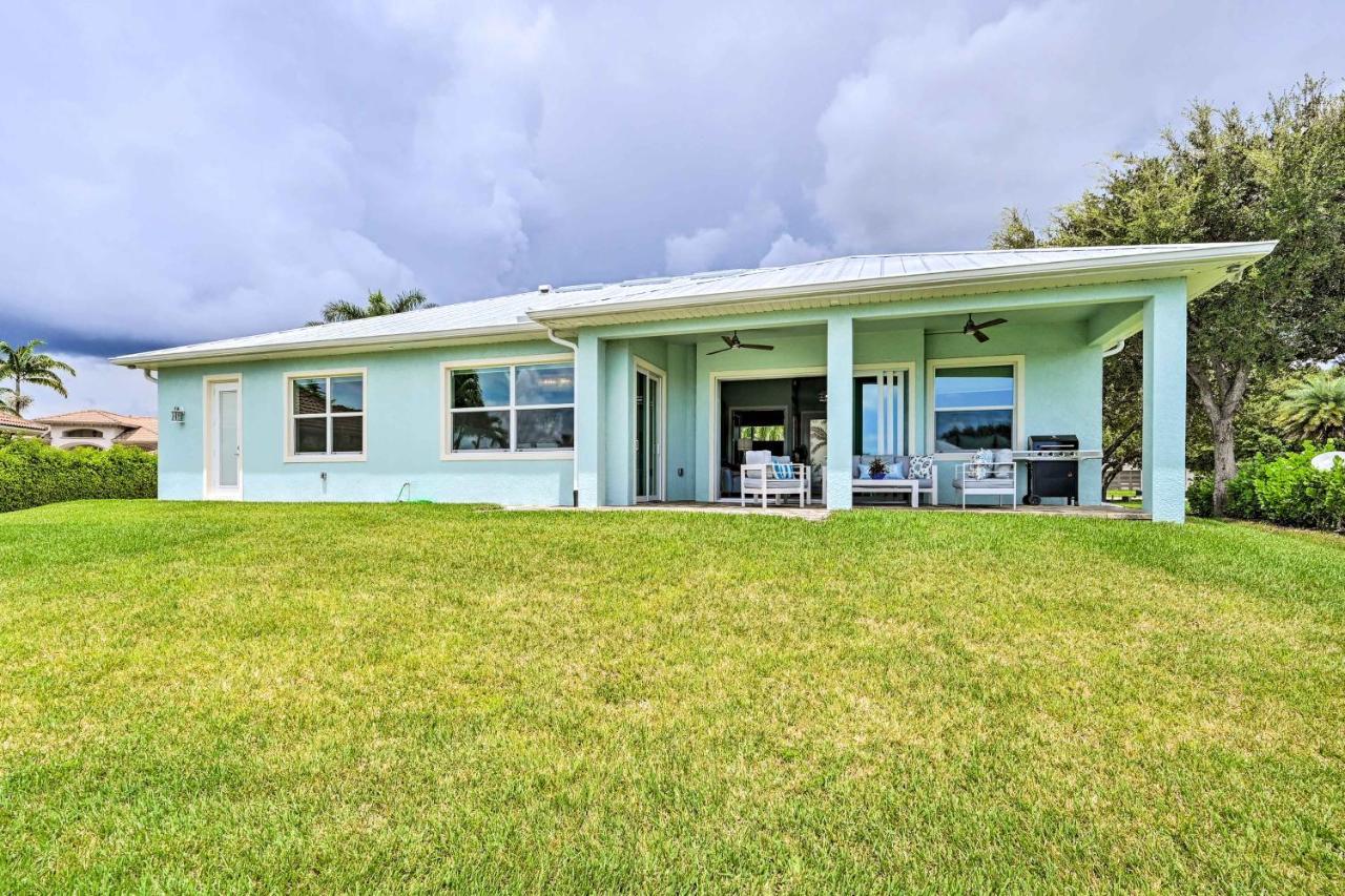 Holiday home Luxurious Canal-front Retreat With Game Room!
