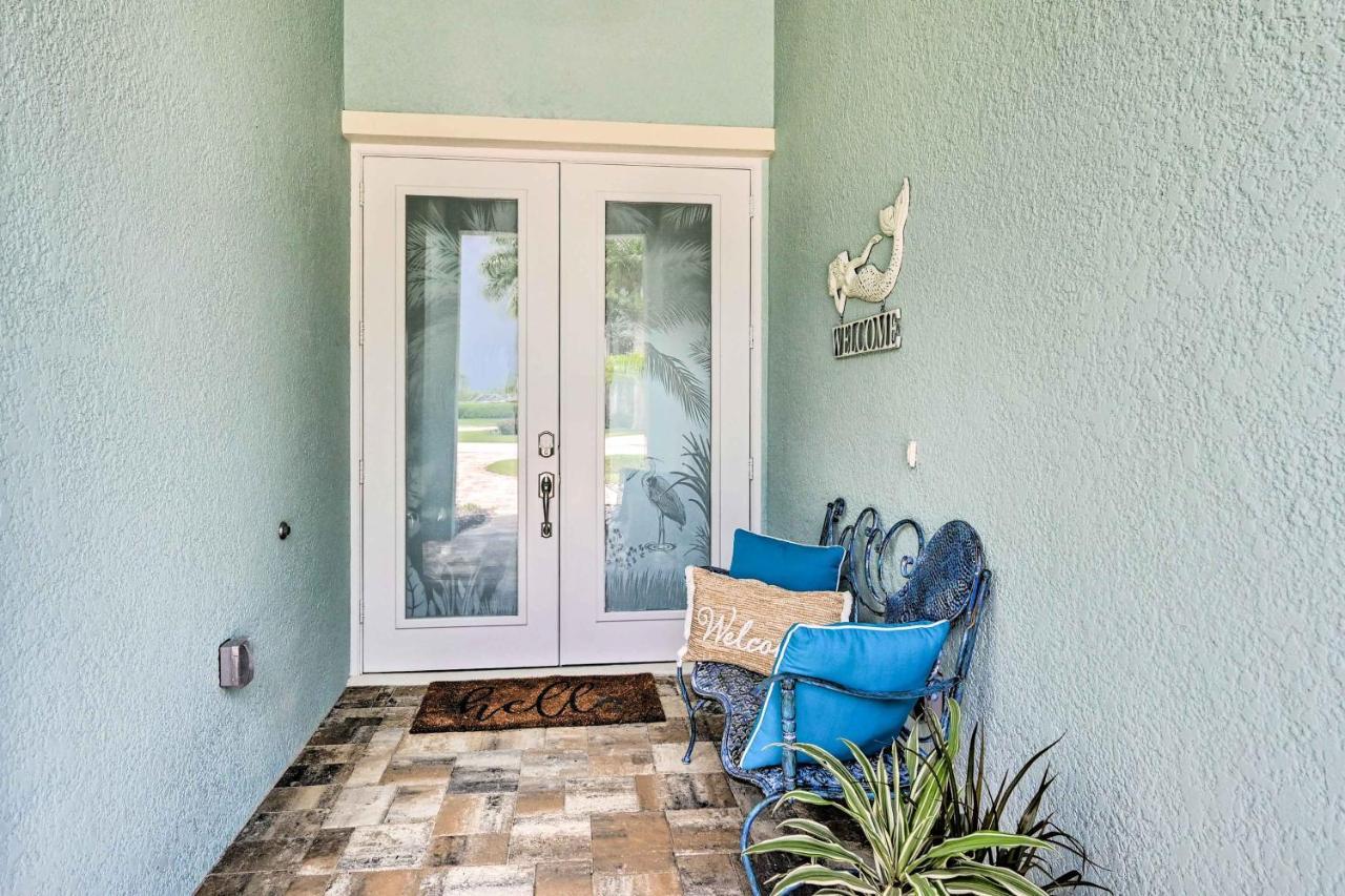 Luxurious Canal-front Retreat With Game Room! Naples