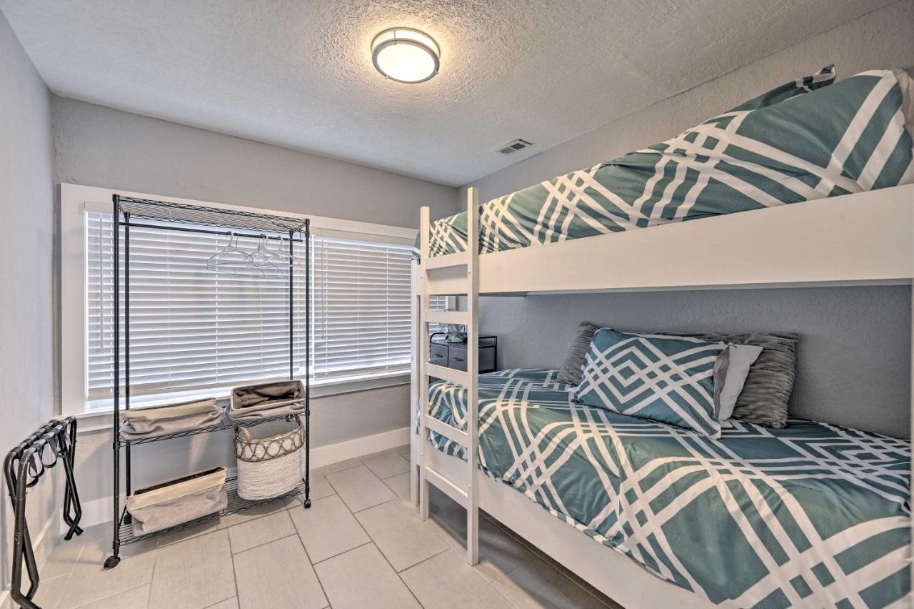Remodeled Getaway With Pool About 1 Mi To Beach! Holiday home Naples