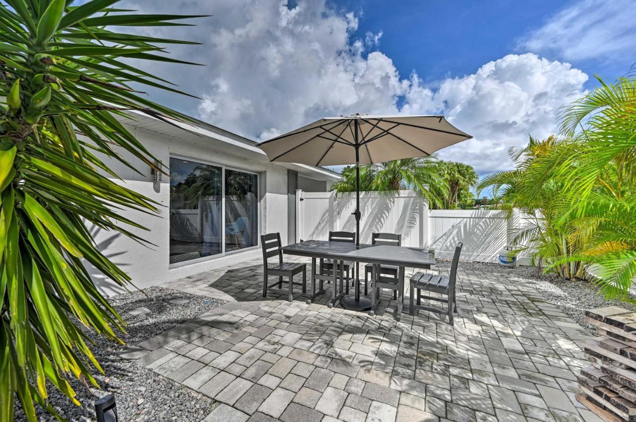 Remodeled Getaway With Pool About 1 Mi To Beach! Holiday home *