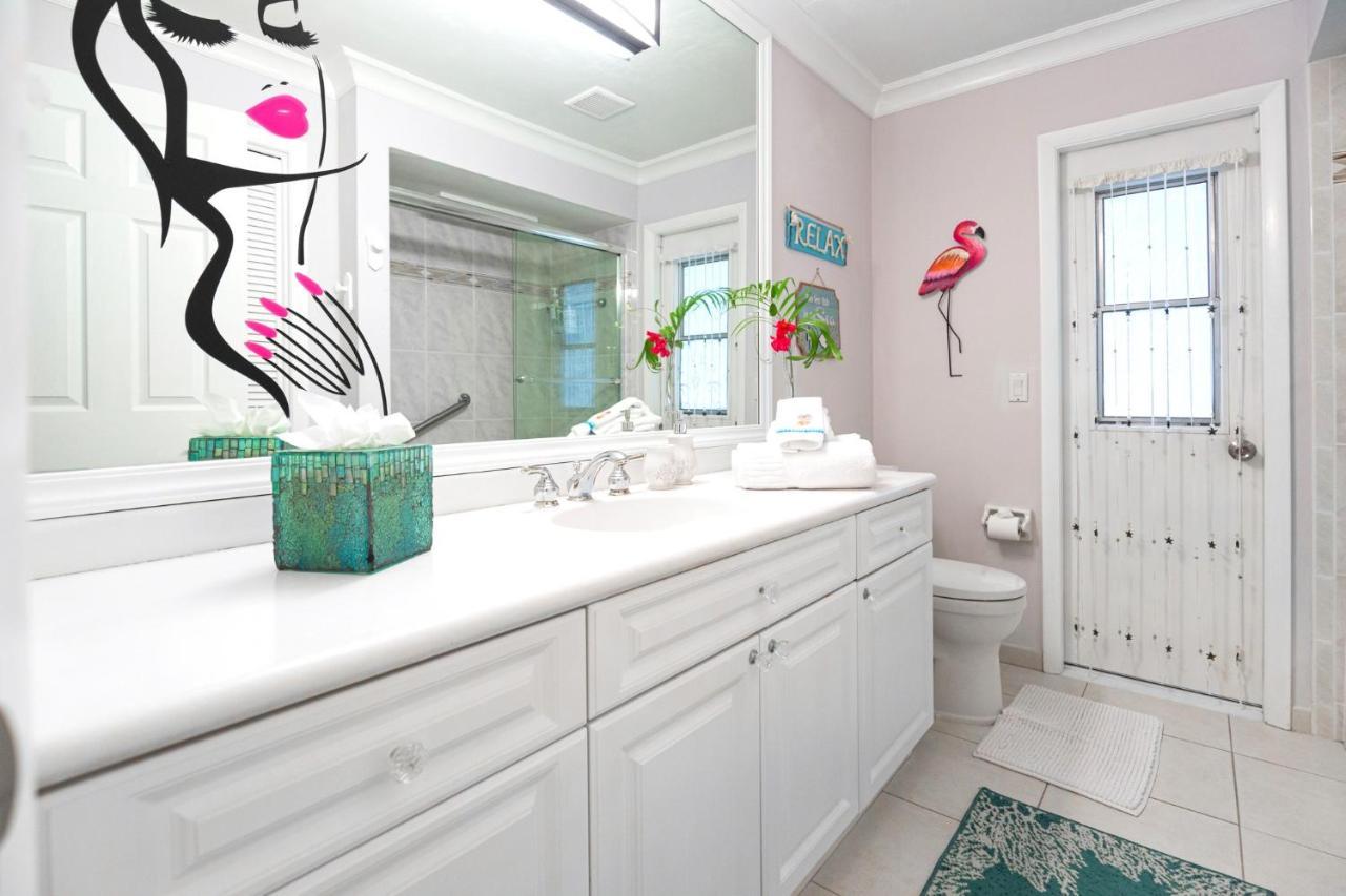 In The Heart Of Naples, With & Pool Homestay