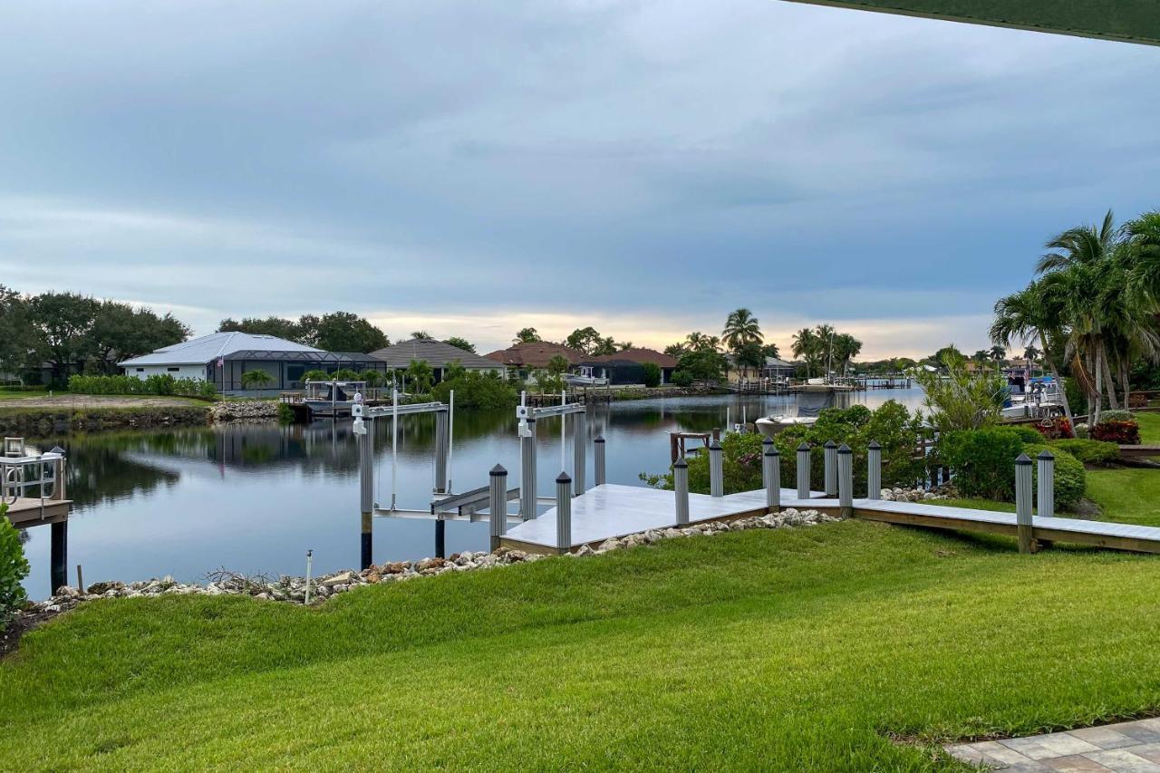 Luxurious Canal-front Retreat With Game Room! Holiday home