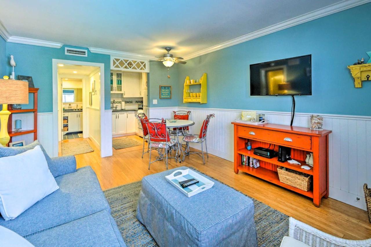 With Pool Access Walk To Shopping And Beach!