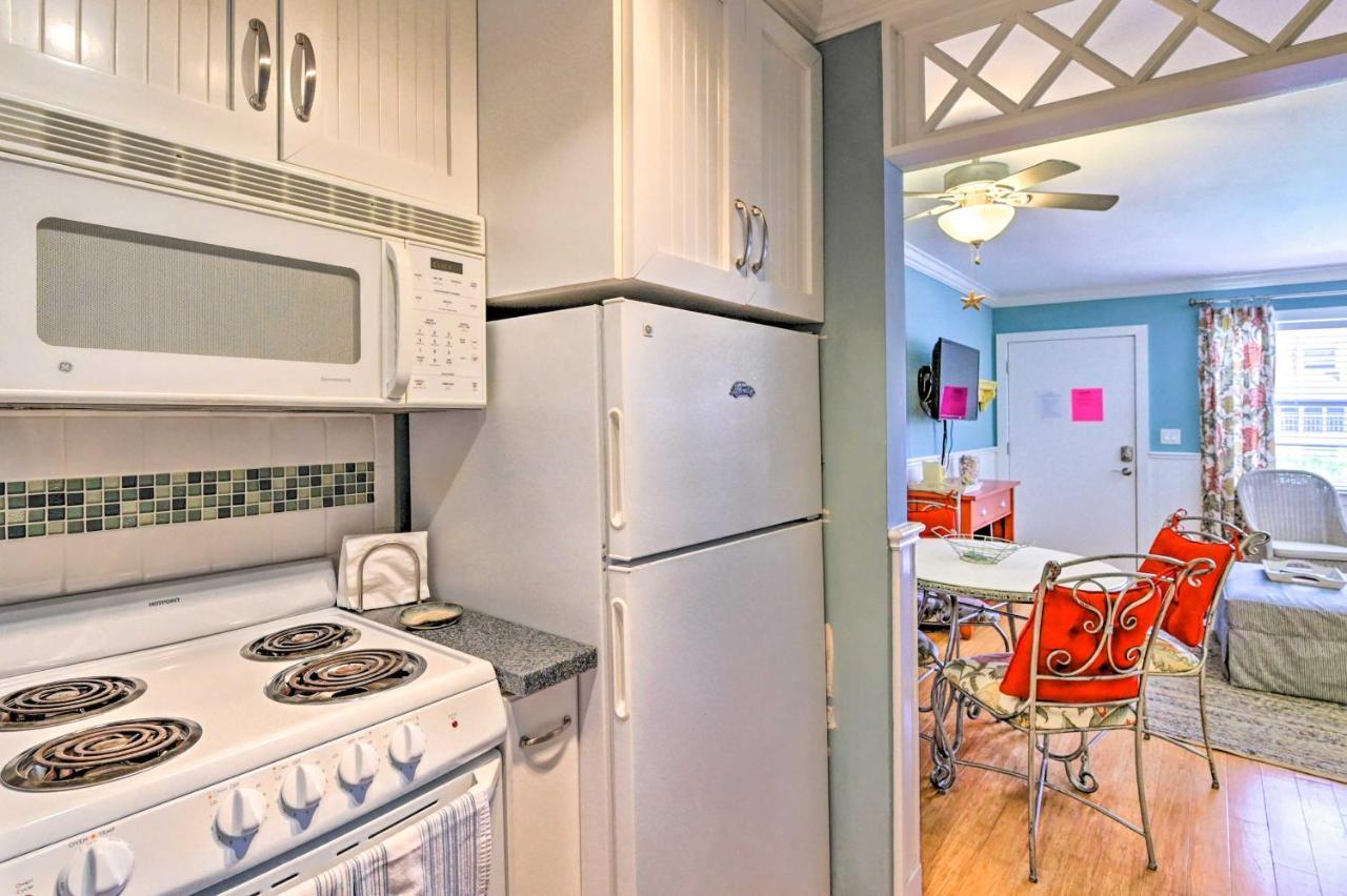 With Pool Access Walk To Shopping And Beach!