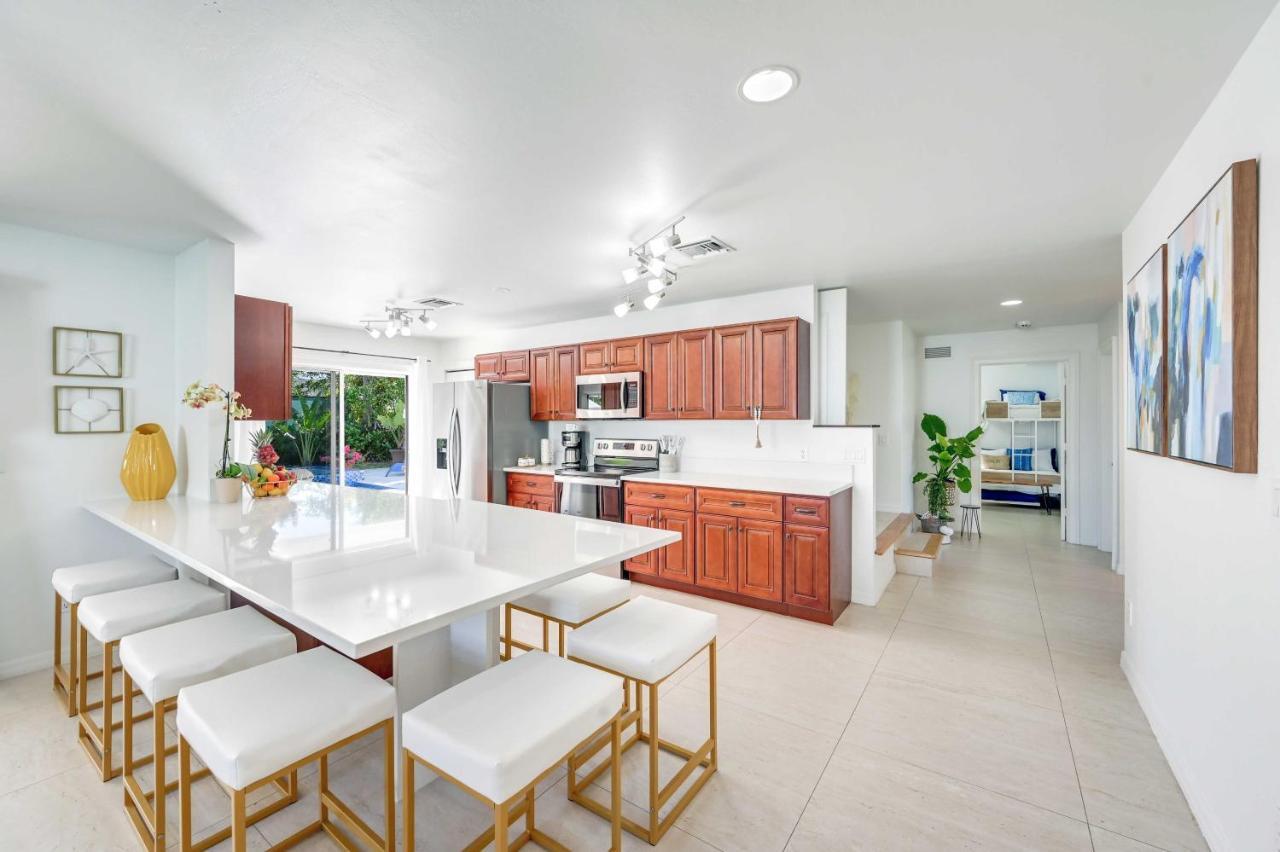 Modern Oasis With Saltwater Pool And Spa! *