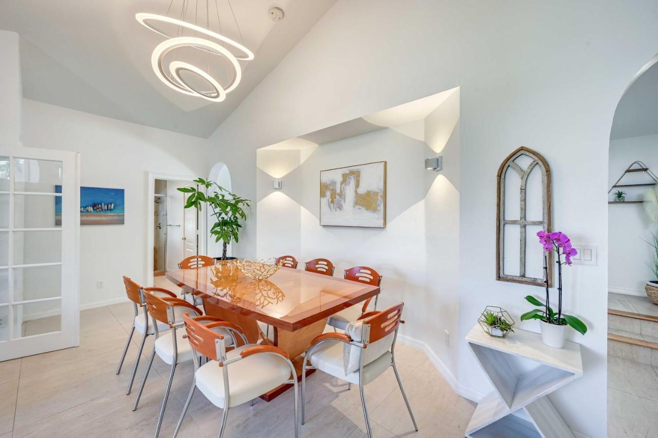 Modern Oasis With Saltwater Pool And Spa! *