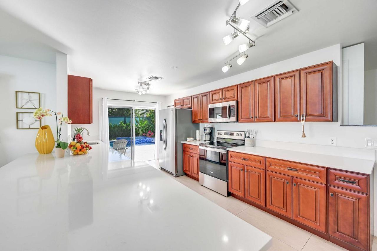 Modern Oasis With Saltwater Pool And Spa! Holiday home Naples