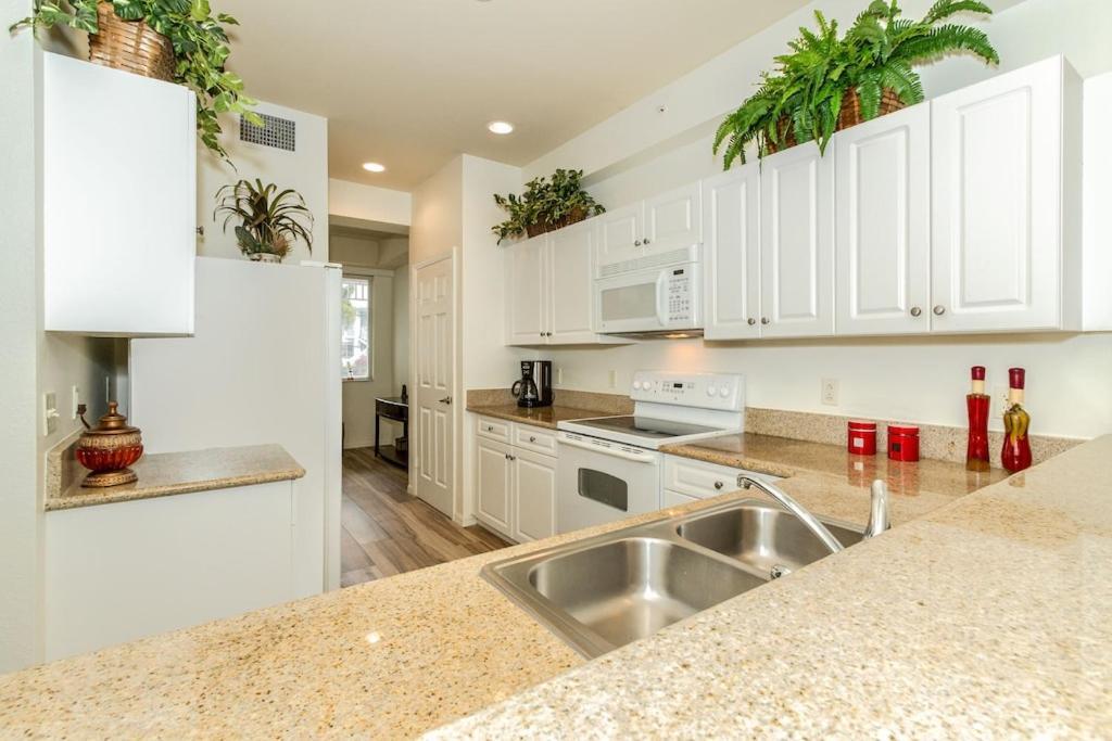 Free Golf! Stay, Play, Work From Luxury 2bdr Den 1st Floor In Lely Golf Apartment Naples