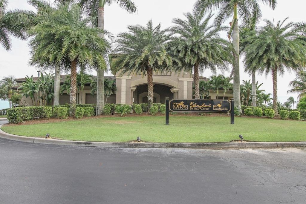 Free Golf! Stay, Play, Work From Luxury 2bdr Den 1st Floor In Lely Golf Naples
