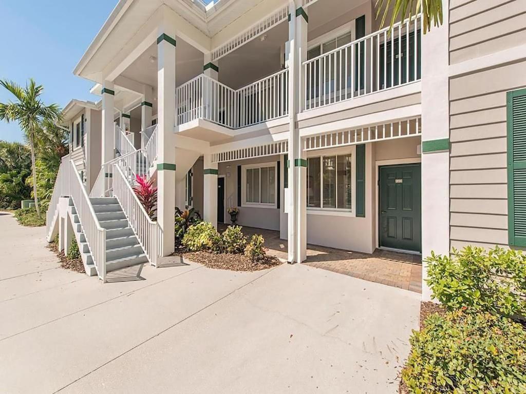 Free Golf! Stay, Play, Work From Luxury 2bdr Den 1st Floor In Lely Golf Apartment *