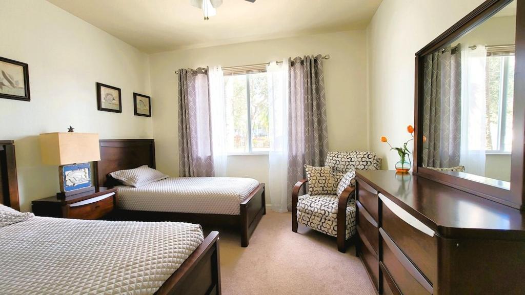 Free Golf! Stay, Play, Work From Luxury 2bdr Den 1st Floor In Lely Golf * Naples