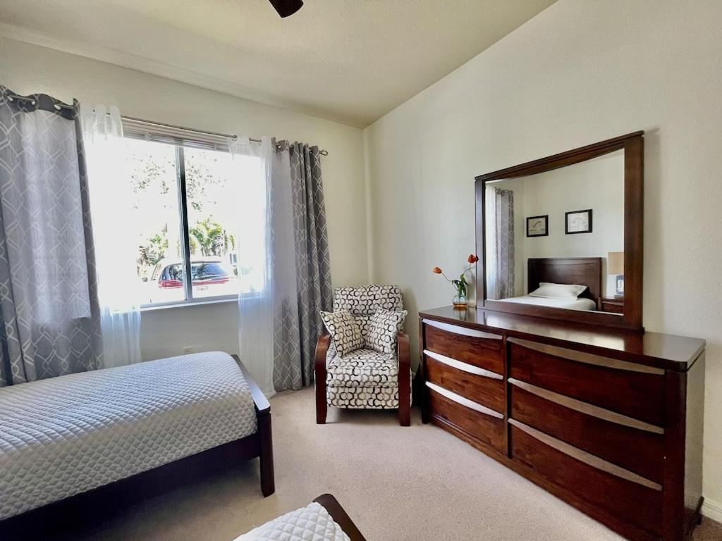 Free Golf! Stay, Play, Work From Luxury 2bdr Den 1st Floor In Lely Golf Apartment *