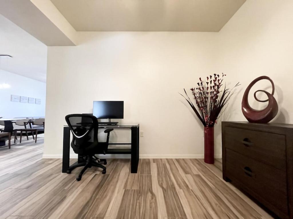 Free Golf! Stay, Play, Work From Luxury 2bdr Den 1st Floor In Lely Golf Apartment