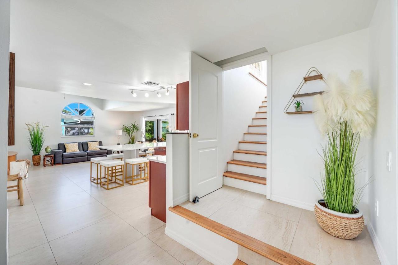 Modern Oasis With Saltwater Pool And Spa! Holiday home
