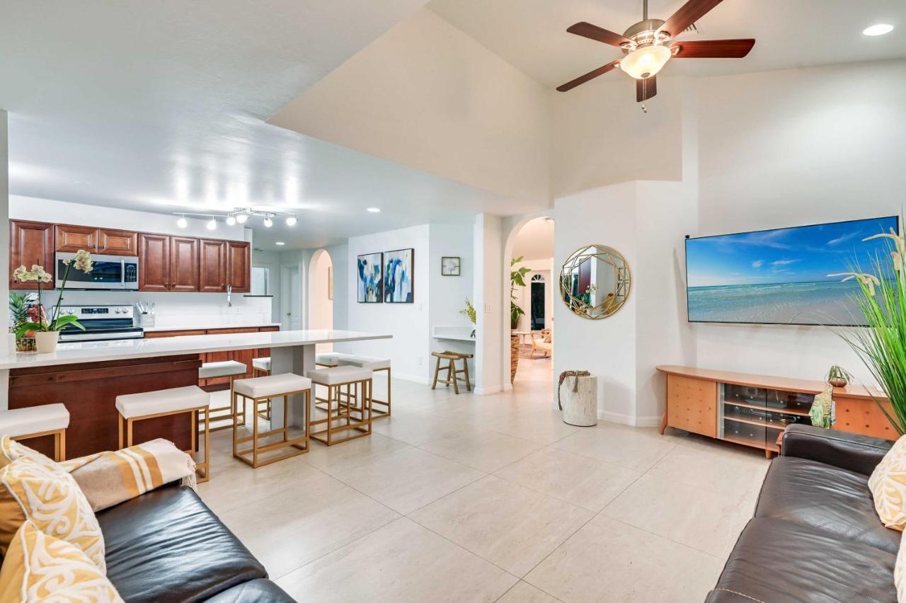 Modern Oasis With Saltwater Pool And Spa! Naples