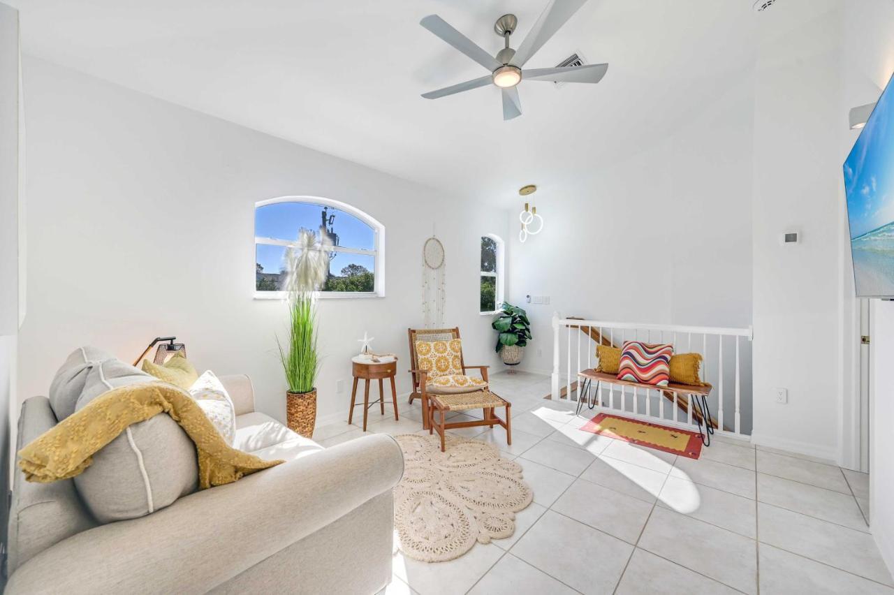Modern Oasis With Saltwater Pool And Spa! Naples