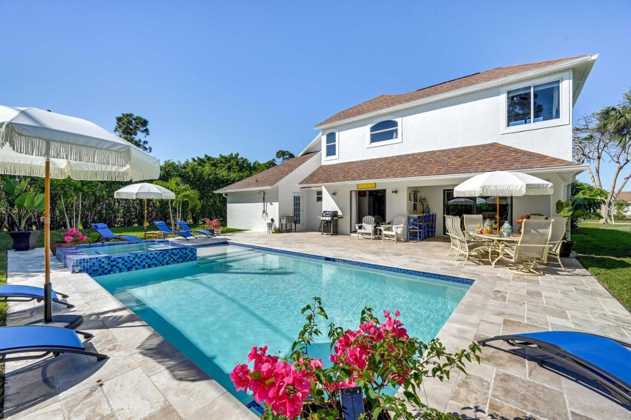 Modern Oasis With Saltwater Pool And Spa! Holiday home