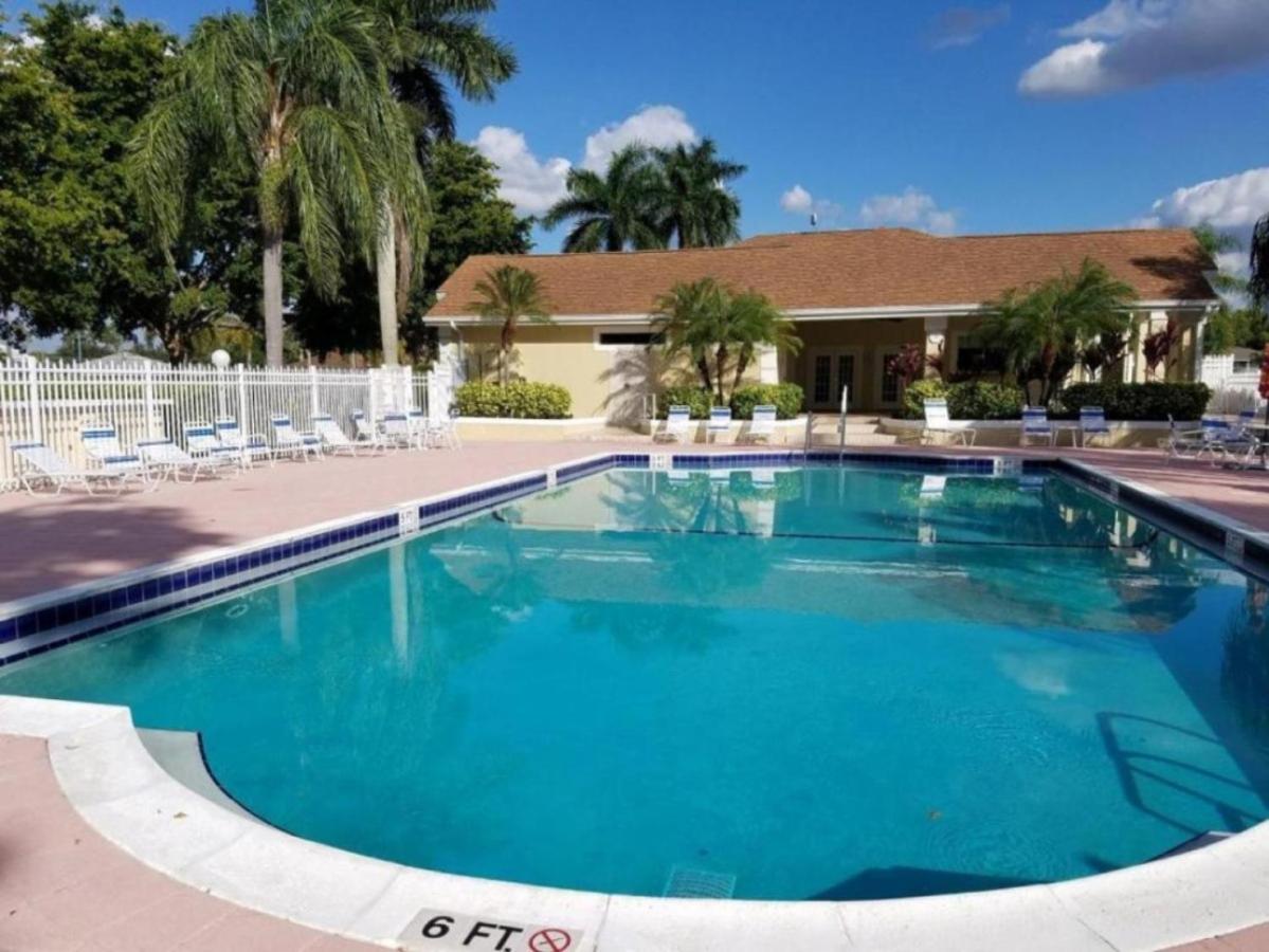 Holiday home Piccadilly House: Updated Retreat With Private Pool Near Downtown & Beaches *