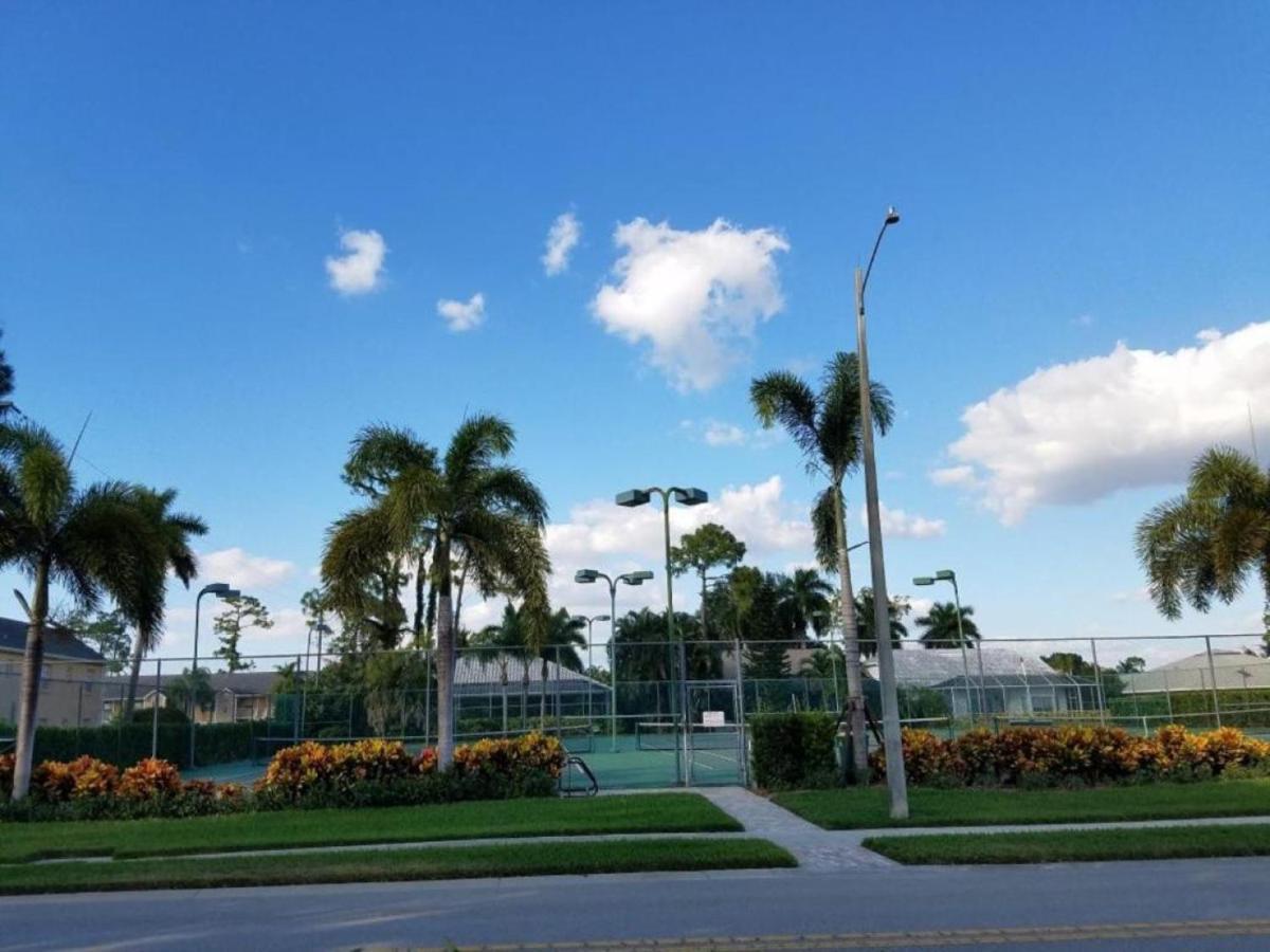 Piccadilly House: Updated Retreat With Private Pool Near Downtown & Beaches