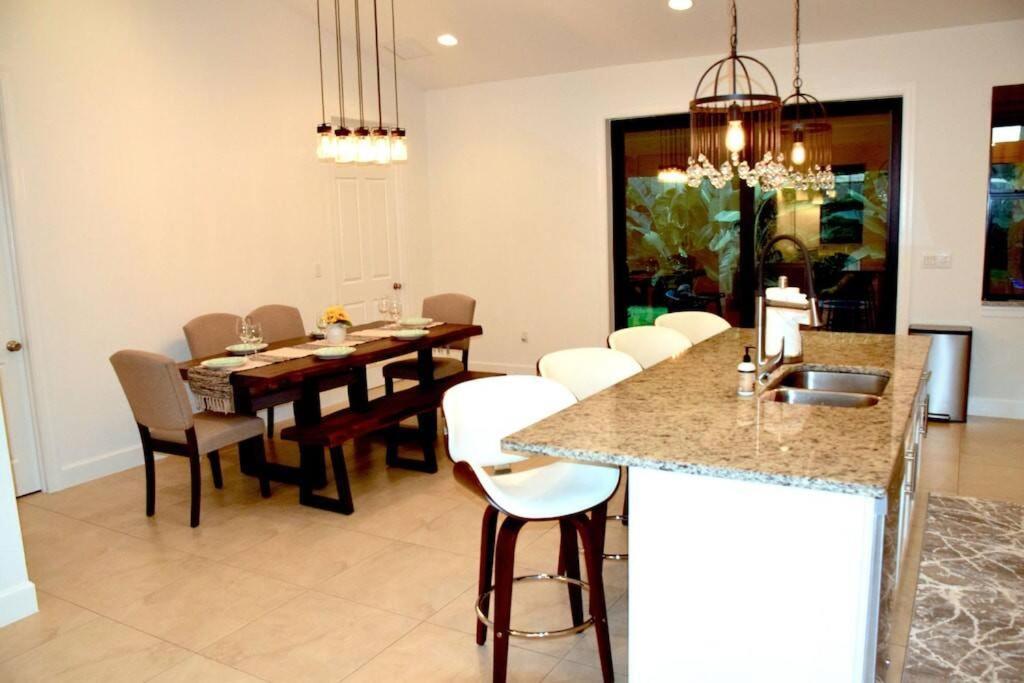 Beautiful And Relaxing Near The Beach!