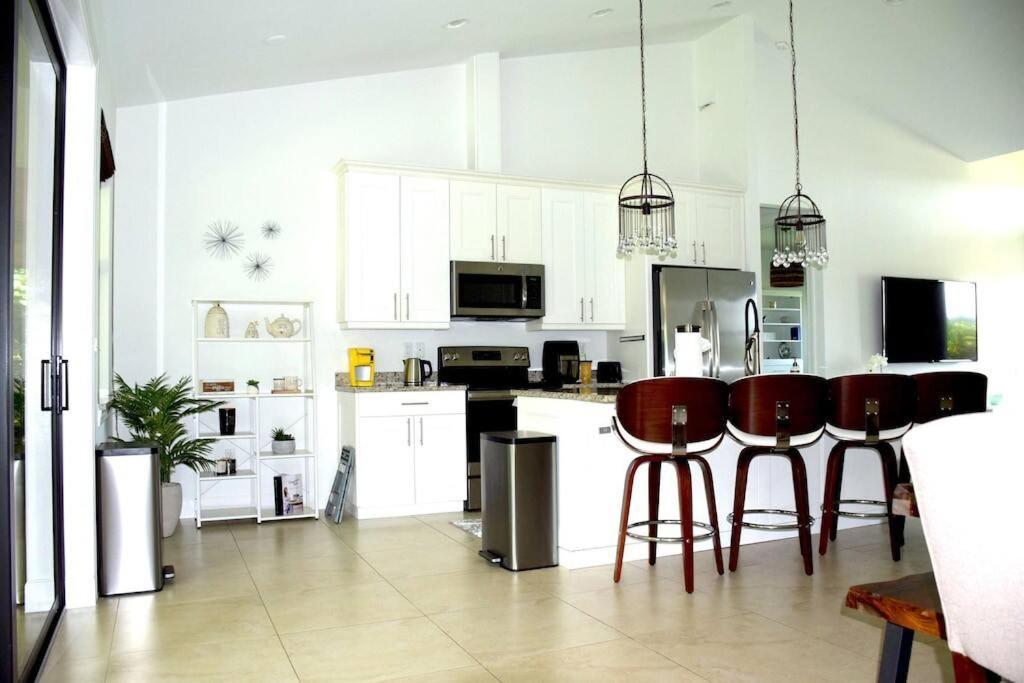 Beautiful And Relaxing Near The Beach! Naples
