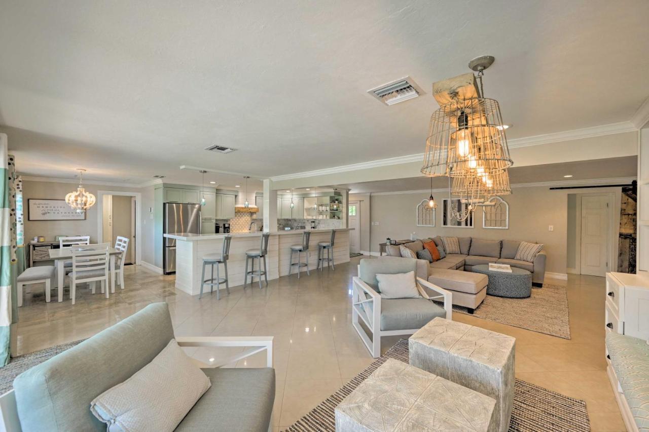 Family-friendly Palm River Estates House! Holiday home