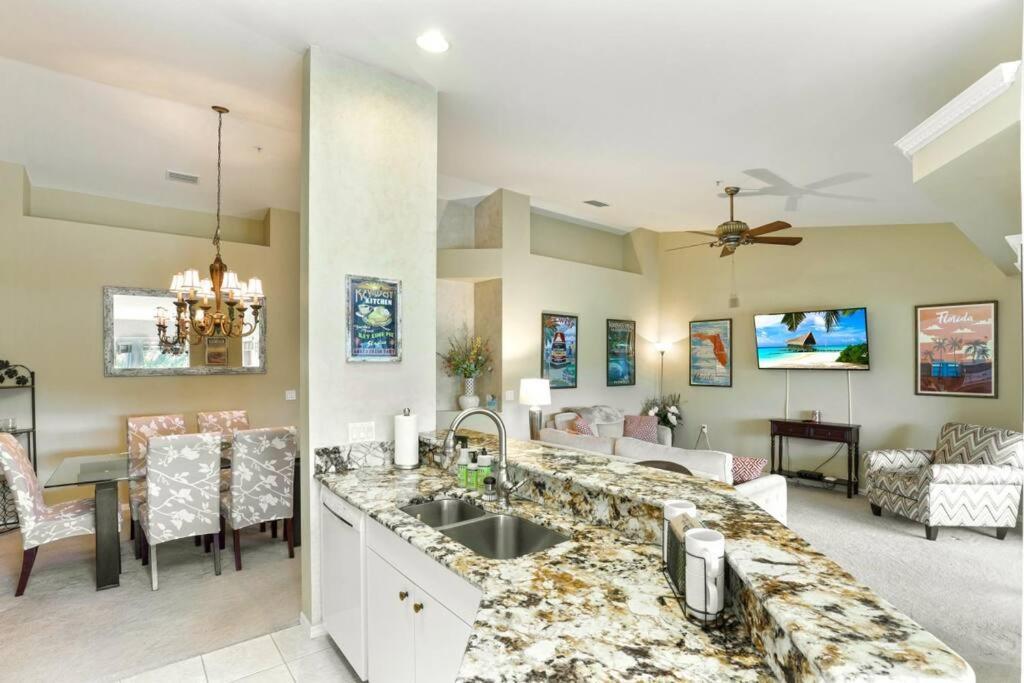 Private Golf Club Condo, Membership Available! Apartment Naples