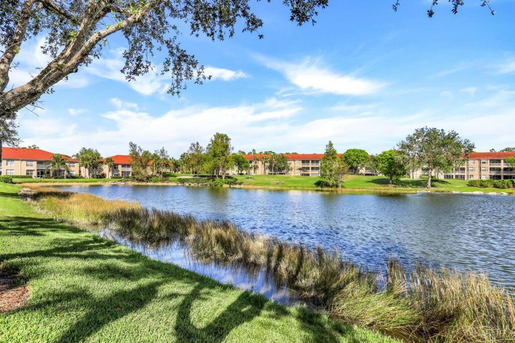 Private Golf Club Condo, Membership Available! * Naples