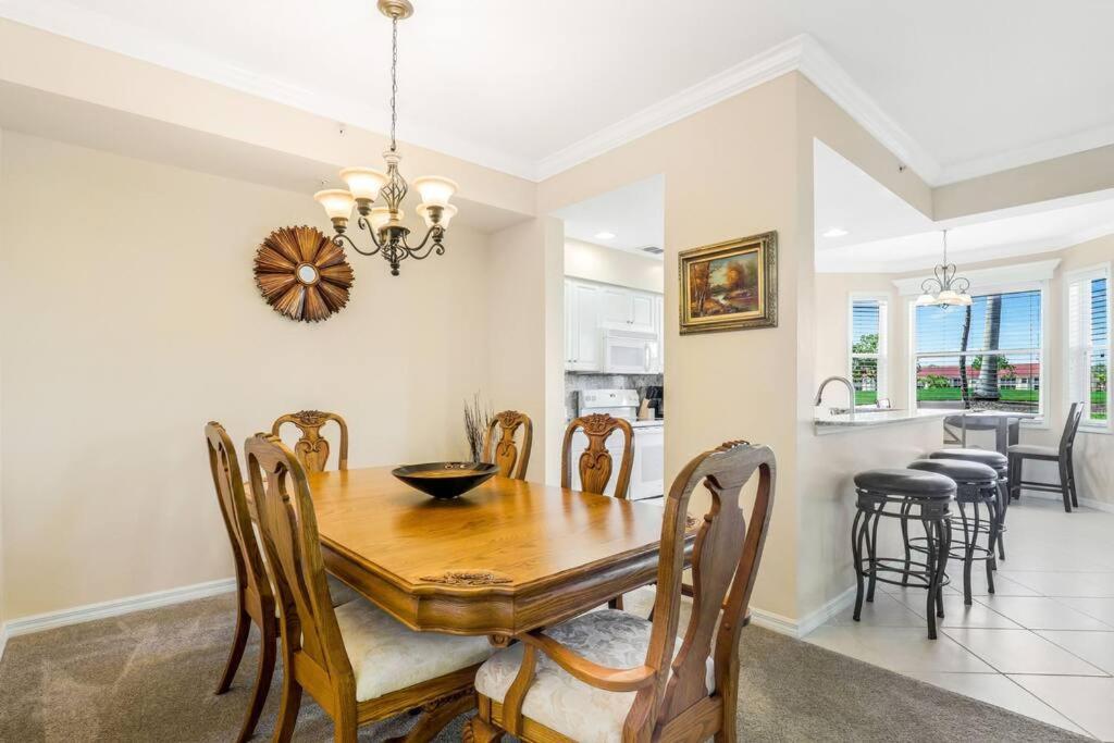 Private Golf Course Condo, Club Membership Available! Apartment Naples