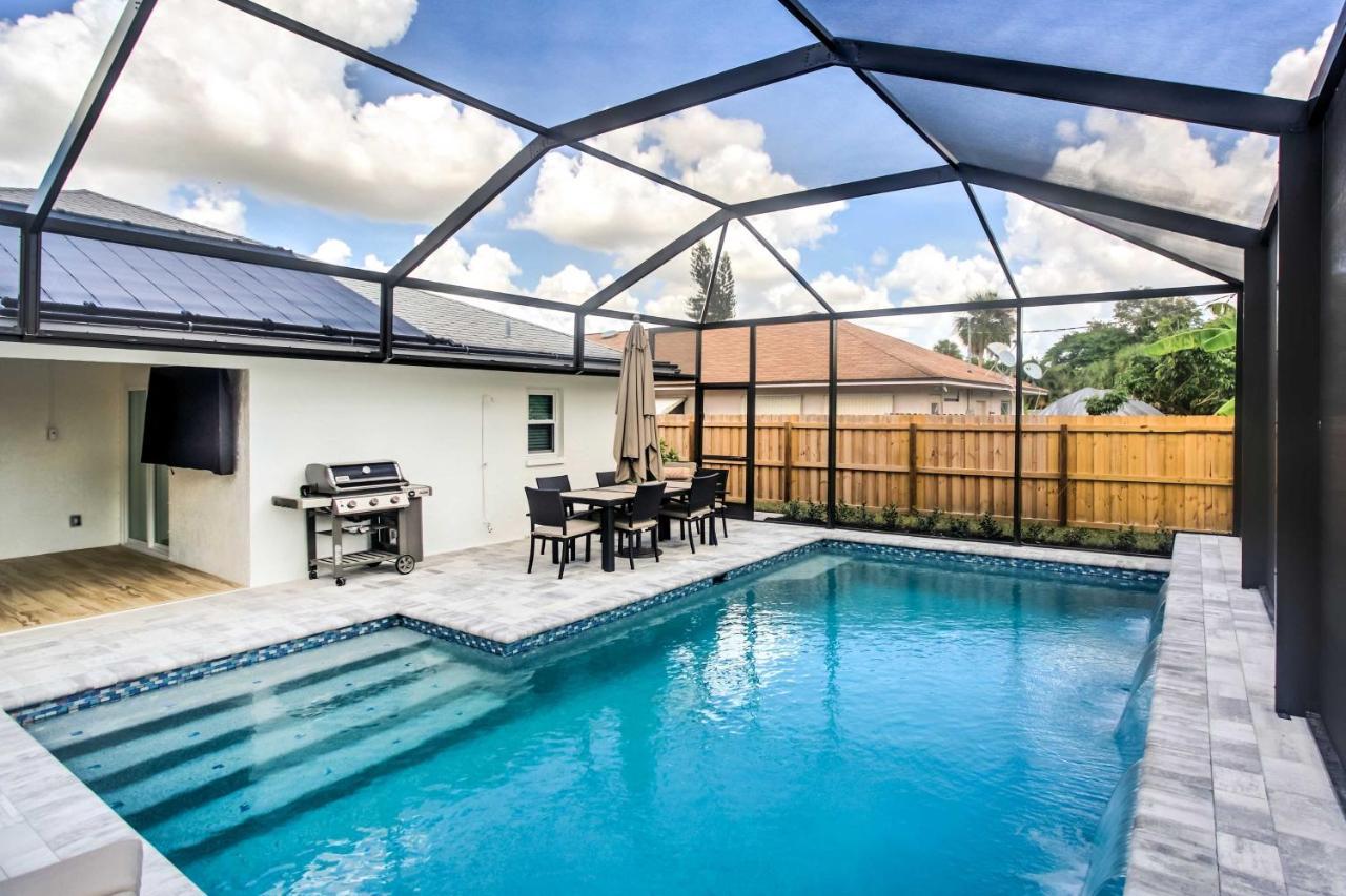 With Lanai And Pool Near Vanderbilt Beach! Naples