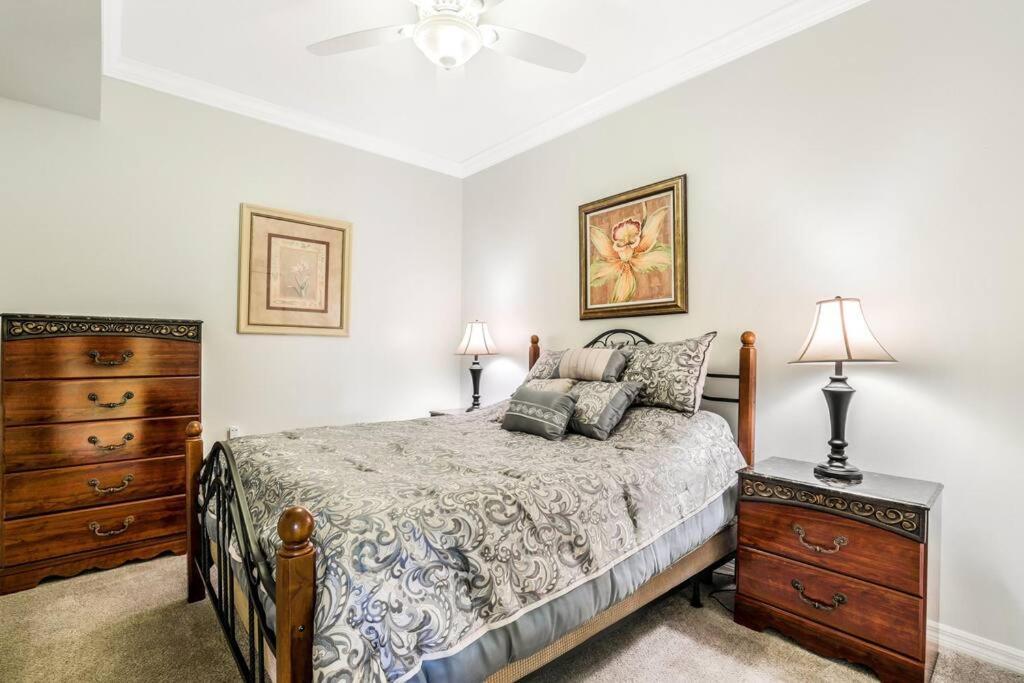 Private Golf Course Condo, Club Membership Available! Apartment Naples