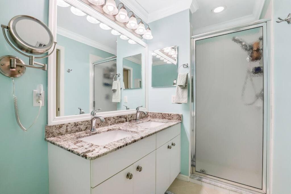 Apartment Private Golf Course Condo, Club Membership Available!