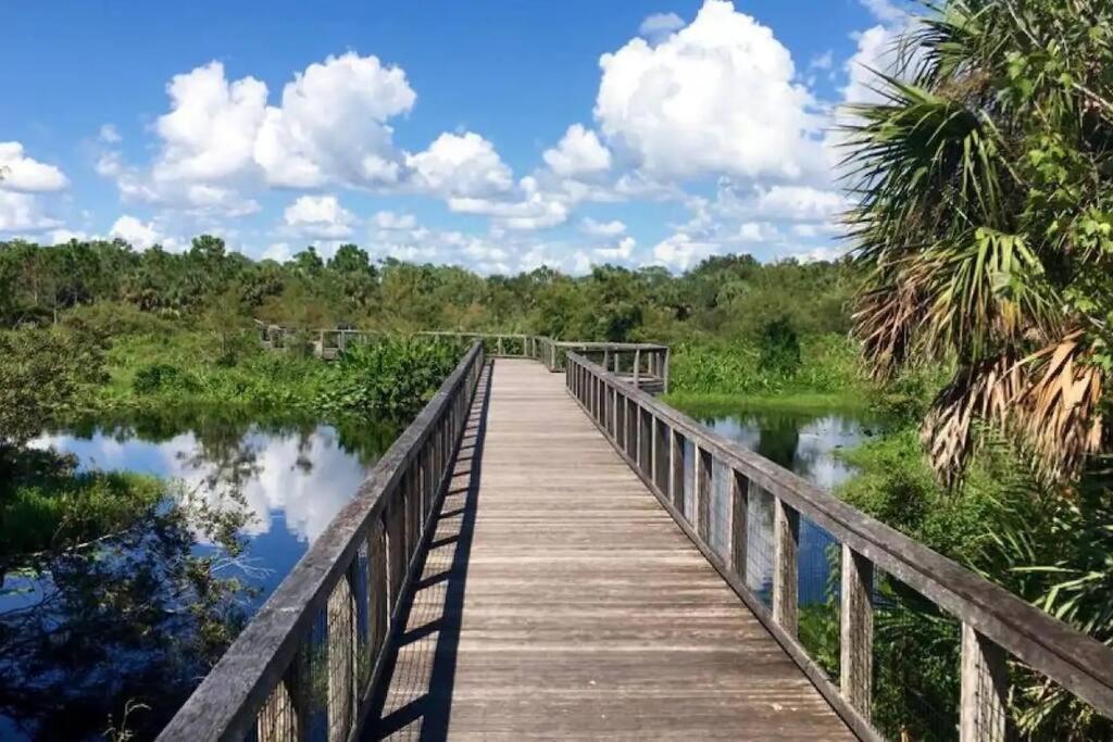 Apartment Private Golf Course Condo, Club Membership Available! Naples
