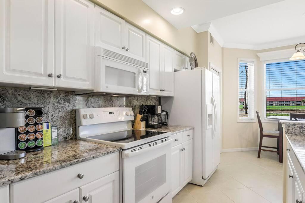 Apartment Private Golf Course Condo, Club Membership Available!