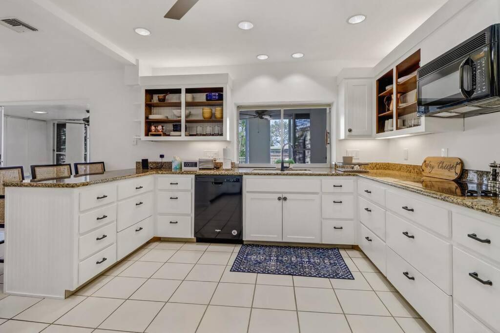 House W/ Heated Pool In 5 Min To Holiday home Naples