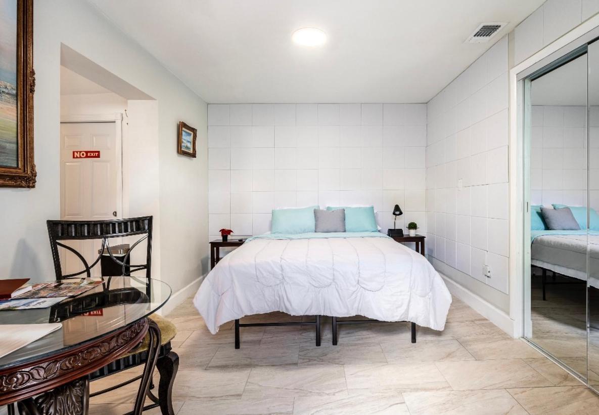 Jony's Oasis Naples