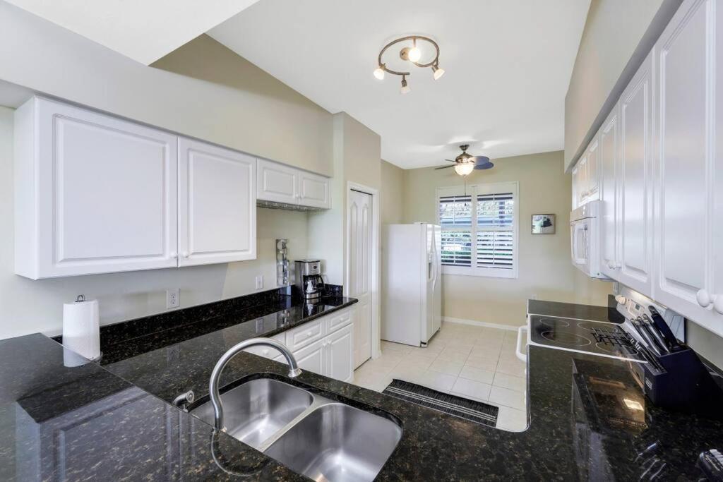 Apartment Beautiful 2 Bedroom W/ Golf Membership Included Naples